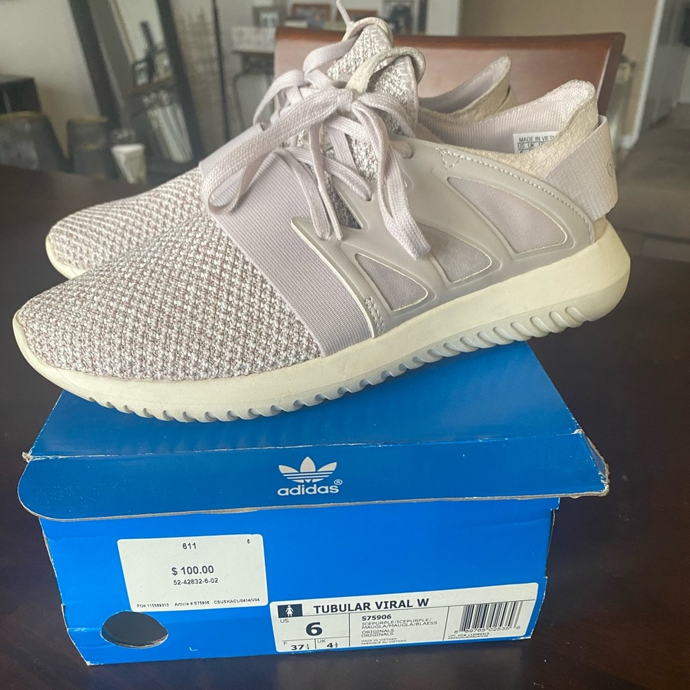Adidas Sneakers